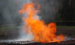 Erupcja ropy i gazu w Sękowej. Teraz wójt chce uruchomić wydobycie