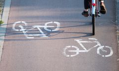 Nastolatki powiesiły żyłkę nad ścieżką rowerową w Stargardzie. Jest akt oskarżenia