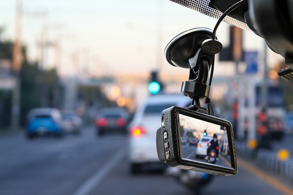 Kamery samochodowe zyskują na popularności. Rejestrują nie tylko wypadki