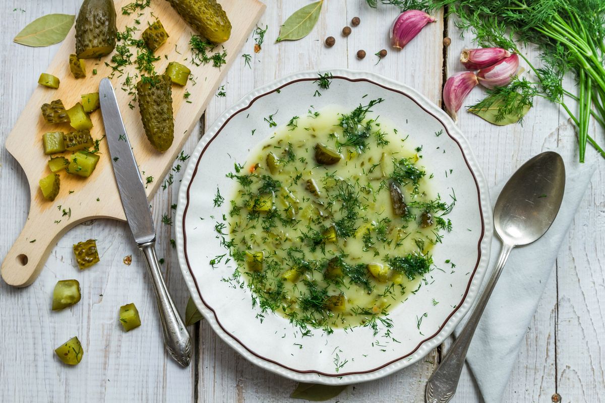 Zupa ogórkowa na trzy sposoby. Pozbądź się nudy w kuchni