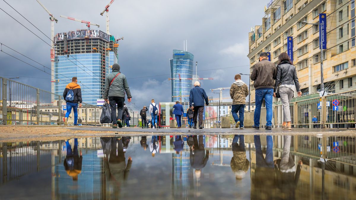Polska gospodarka rozwija się, ale już nieco wolniej.