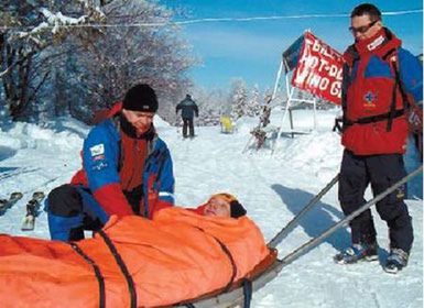 Snowboardzista zderzył się z... koparką