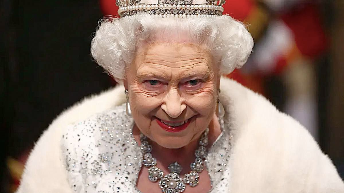 Królowa Elżbieta II mogłaby rozkręcić niezłą imprezę dla nastolatek. Wydało się czego słucha monarchini