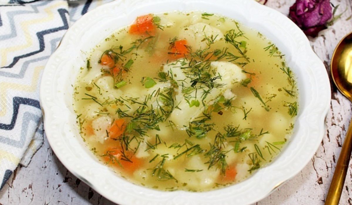 Ukoi żołądek po świątecznym obżarstwie. Ta lekka i pyszna zupa to hit w polskich domach