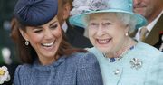 Księżna Kate i królowa Elżbieta II przyłapane na wspólnych wakacjach! W eleganckich strojach wybrały się do kościoła