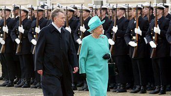Brytyjska królowa Elżbieta II i prezydent Niemiec Horst Koehler.