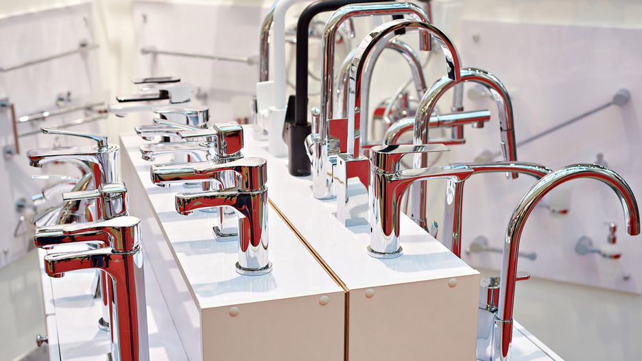 Baterie zlewozmywakowe do kuchni powinny mieć obrotowe i wysoko umieszczone wylewki