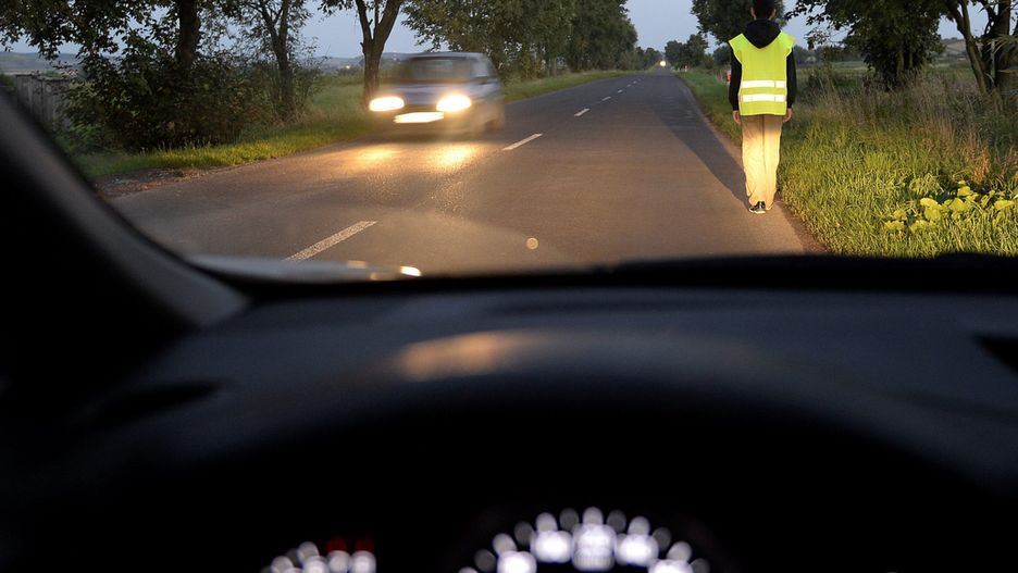 Kamizelka odblaskowa kosztuje około 15 zł