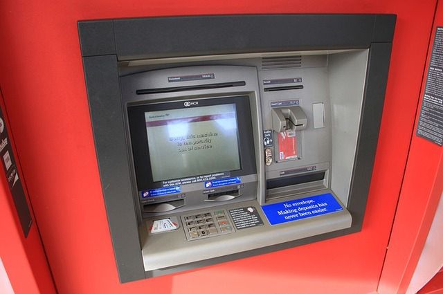 Korzystanie z bankomatu