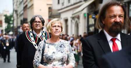 Kraków. Mąż kurator oświaty mieszka w szkole. Nie chce się wyprowadzić