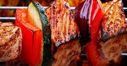 Nie tylko kiełbaski i karkówka. Urozmaicisz grilla ze specjalnymi akcesoriami