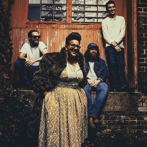 Frontmanka Alabama Shakes jest Thunderbitch