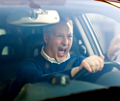 "Road rage" po polsku. Kierowca zwrócił uwagę drugiemu, ten dotkliwie go pobił