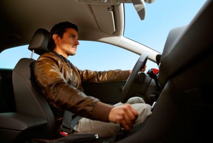 Z testów wynika, że kiedy prowadzący pojazd rozmawiał przez telefon, system ABS włączał się o 17 proc. częściej niż u kierowców, którzy nie używali telefonu.