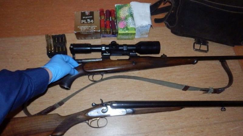 Pijany myśliwy miał w samochodzie dwie strzelby oraz blisko 100 sztuk amunicji