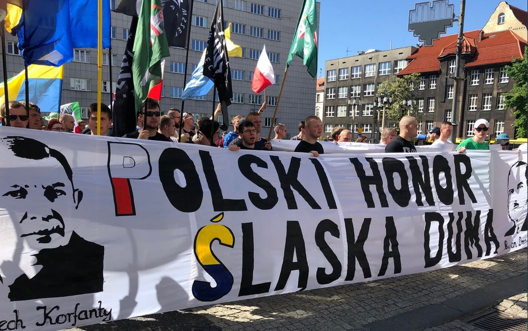 Policja rozwiązała demonstrację narodowców. Funkcjonariusze użyli siły