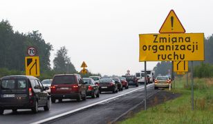 Przepisy się wykluczają, na nowe jeszcze poczekamy. Kierowcy w impasie