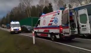 Wypadek na drodze krajowej. Jedna osoba nie żyje, cztery są ranne