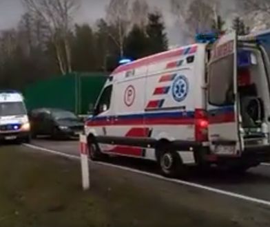 Wypadek na drodze krajowej. Jedna osoba nie żyje, cztery są ranne