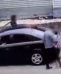 Rodzina wysiadła z samochodu pod Biedronką. To, co zrobili później rozwścieczyło setki internautów