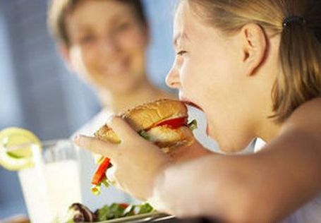 Rodzinny obiad marki fast food