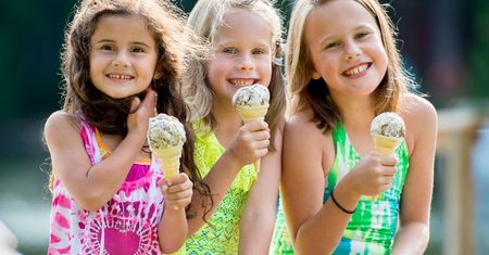 Przepis na lody domowe w rożkach z różnymi smakami