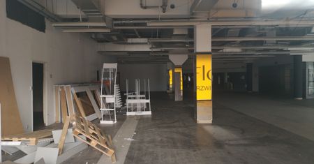 Pierwsza śmierć kliniczna galerii handlowej. Opuszczone centrum w środku Warszawy wygląda jak nagrobek