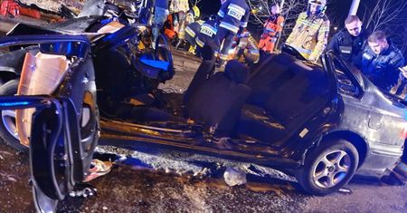 Dramatyczny wypadek na Mazowszu. Pasażer był poszukiwany przez policję