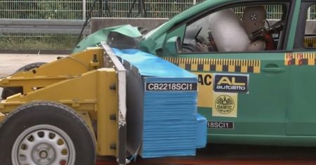 ADAC bierze się za obrysowe testy zderzeniowe. Na razie sprawdziło trzy samochody