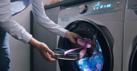 Jak wybrać pralkę? Zwróć uwagę na ochronę tkanin i codzienną wygodę