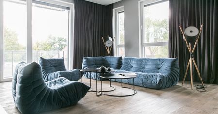 Apartament w Poznaniu. Minimalizm z niebem w tle
