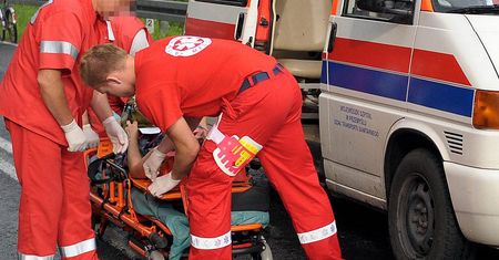 Dyrektor pogotowia w kwarantannie. Zarządza służbami medycznymi z domu