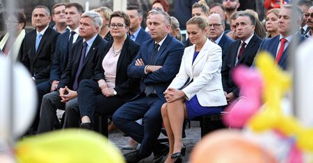 Schetyna i Trzaskowski odmawiają wywiadów, a Nowacka lata sobie po świecie. "PiS ich pozamiata"