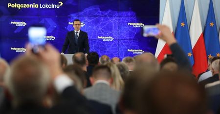 PKS-y wracają, wchodzi w życie ustawa. Adamczyk: "walczymy z wykluczeniem"
