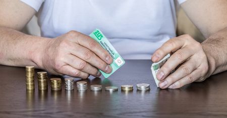 "Money. To się liczy". Wcześniejsze emerytury dla nauczycieli?