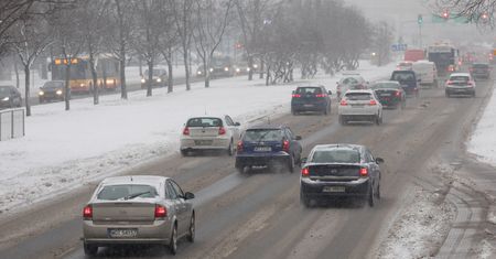 IMGW ostrzega: fatalne warunki drogowe w całym kraju. Uwaga, będzie ślisko! Możliwe również wystąpienie mgieł