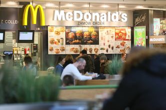 Koronawirus w Polsce. McDonald's redukuje etaty i wprowadza postojowe