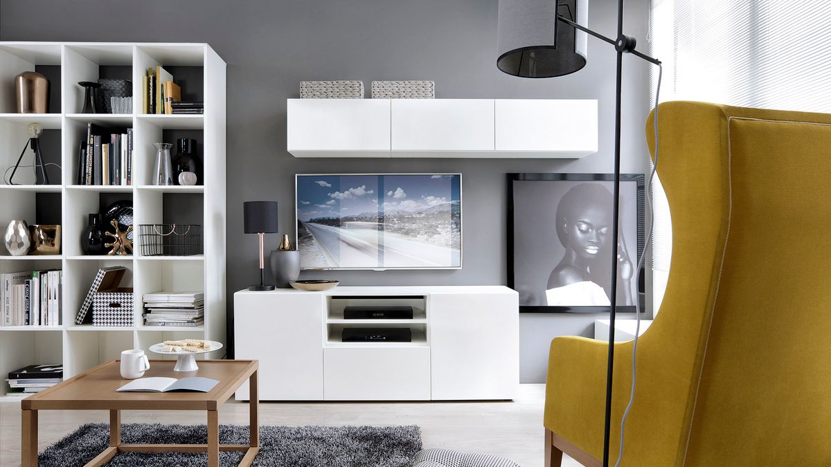 Efektowny mebel umożliwia ukrycie wszystkich sprzętów, od dekodera po telewizor.