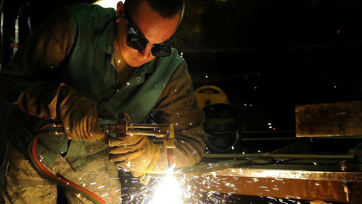 Spawacze mogą być spokojni o prace. Znajdą ją i w kraju, i za granicą