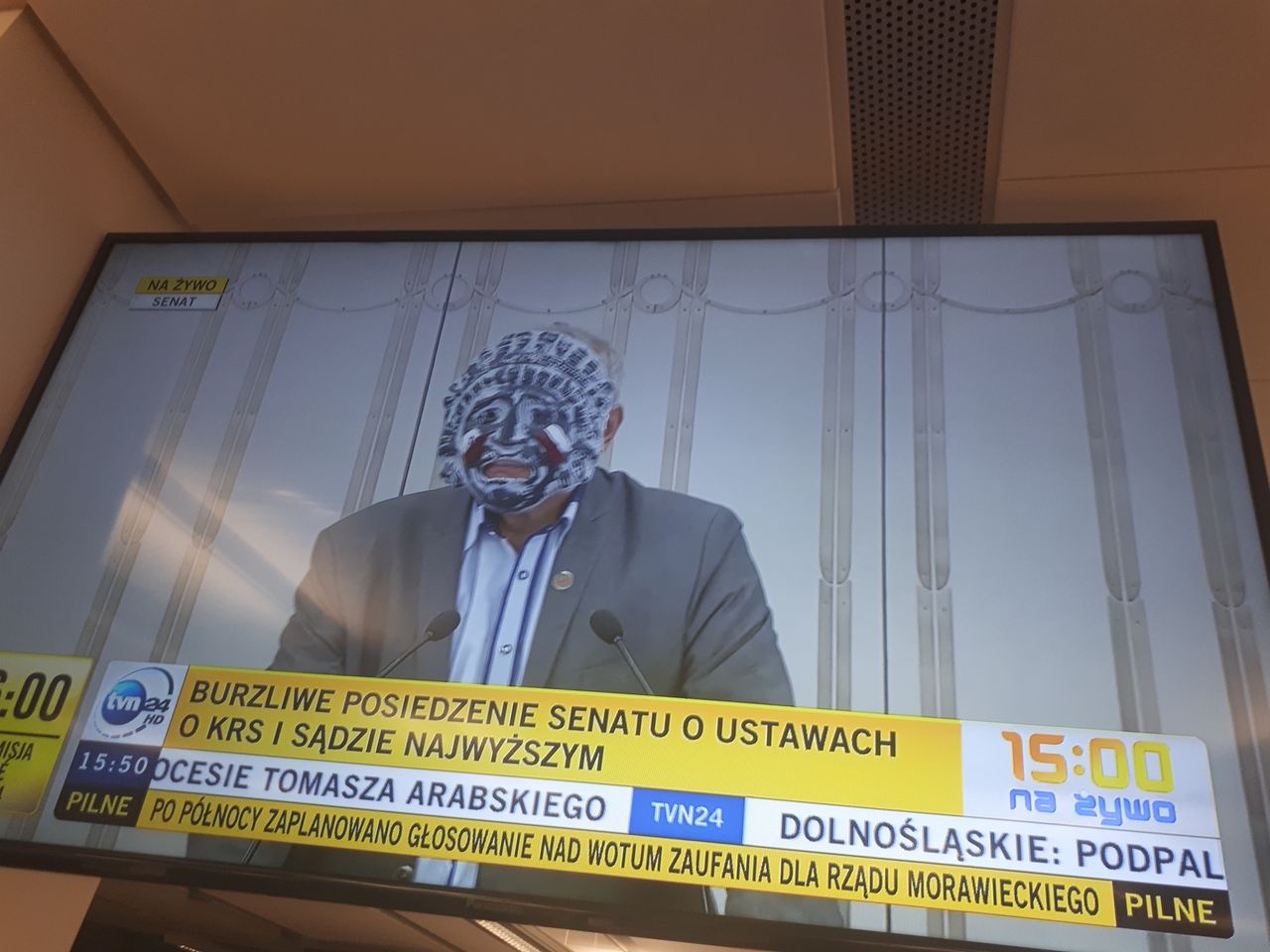 Senator PO zaskoczył wszystkich. W takim stroju wystąpił na mównicy