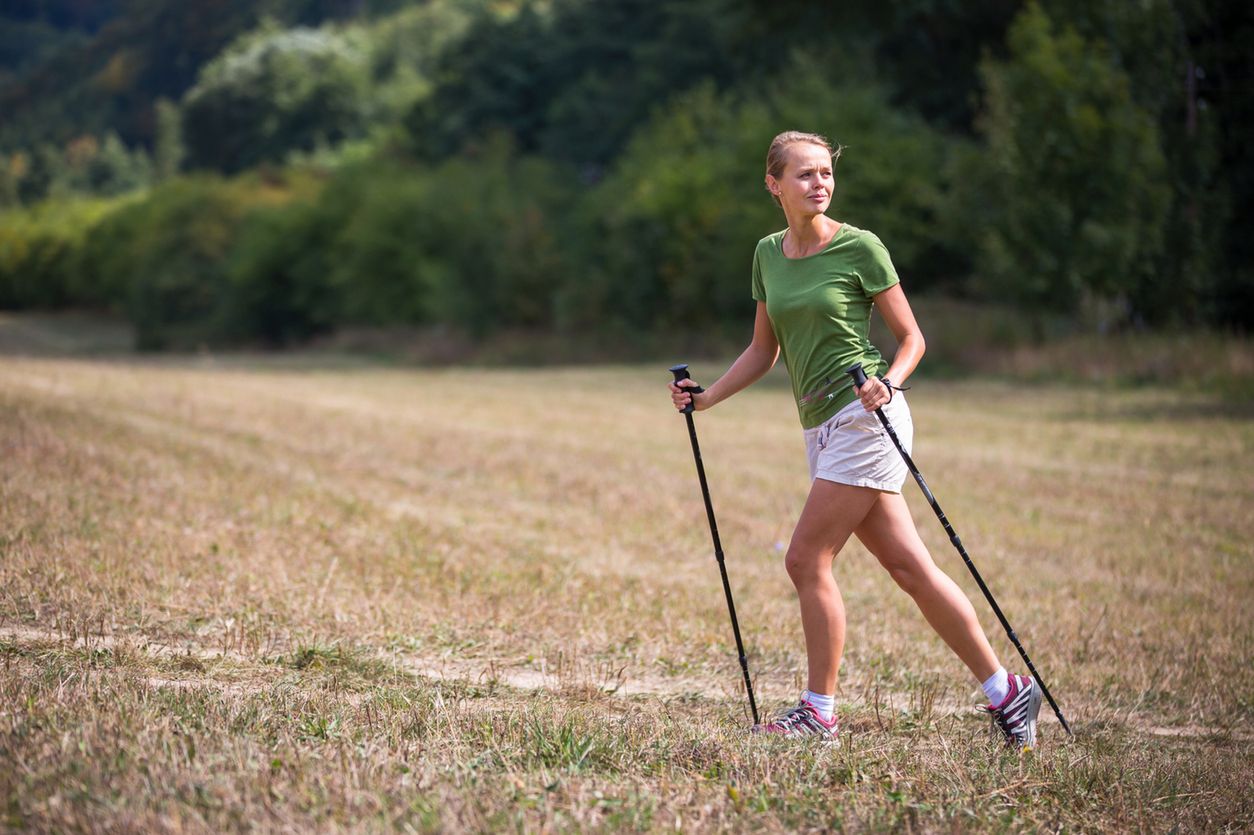 Nordic walking, czyli chodzenie z kijkami. Jakie kijki do chodzenia wybrać?