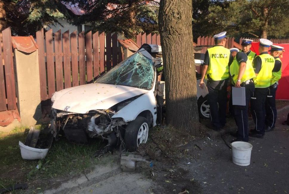 Trzy osoby zginęły w dwóch tragicznych wypadkach drogowych. Policja prosi o rozwagę