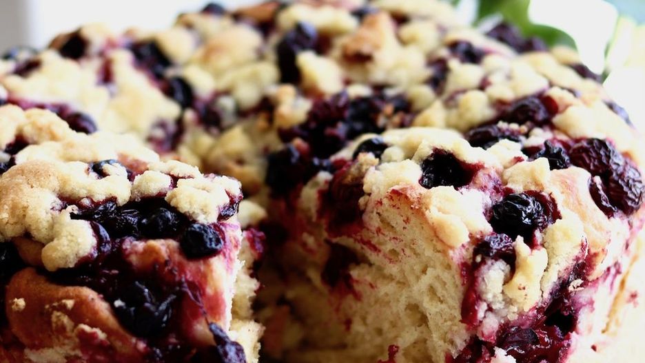 Ciasto drożdżowe z owocami i kruszonką. Przepis z 1895 roku