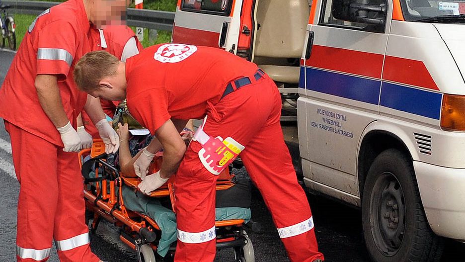 Zachowaniem dyrektora rozgoryczeni są pracownicy pogotowia (Zdjęcie ilustracyjne)