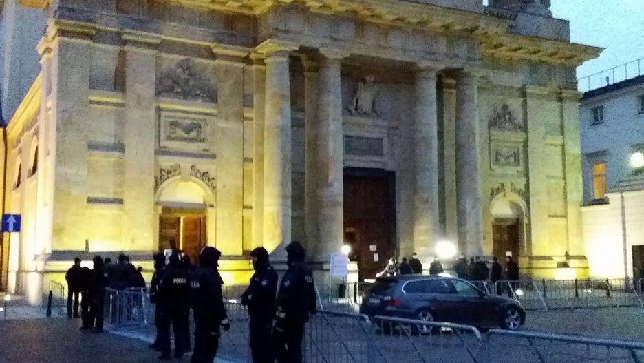 Rozpoczynają się obchody 93. miesięcznicy smoleńskiej.