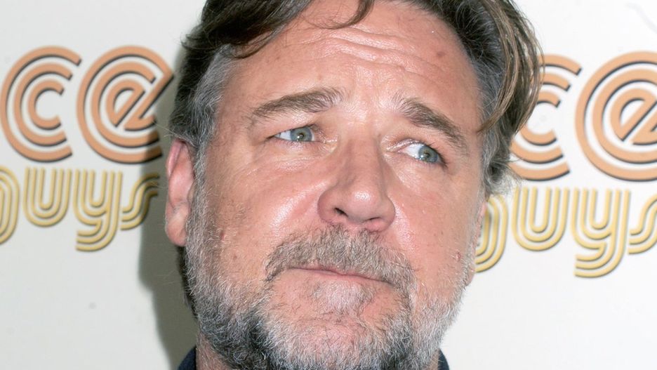Russell Crowe to świetny aktor, który zmienił się do roli w serialu HBO "Na cały głos"