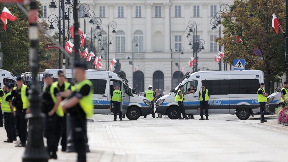 Warszawa. Ulice stolicy przygotowane na oficjalne spotkanie wiceprezydenta USA Mike'a Penca z prezydentem RP Andrzejem Dudą, fot. Leszek Szymański