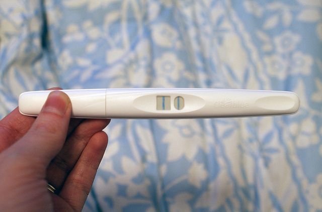 Wynik testu ciążowego może wyjść fałszywie dodatni, jeśli w moczu występuje duża ilość białka