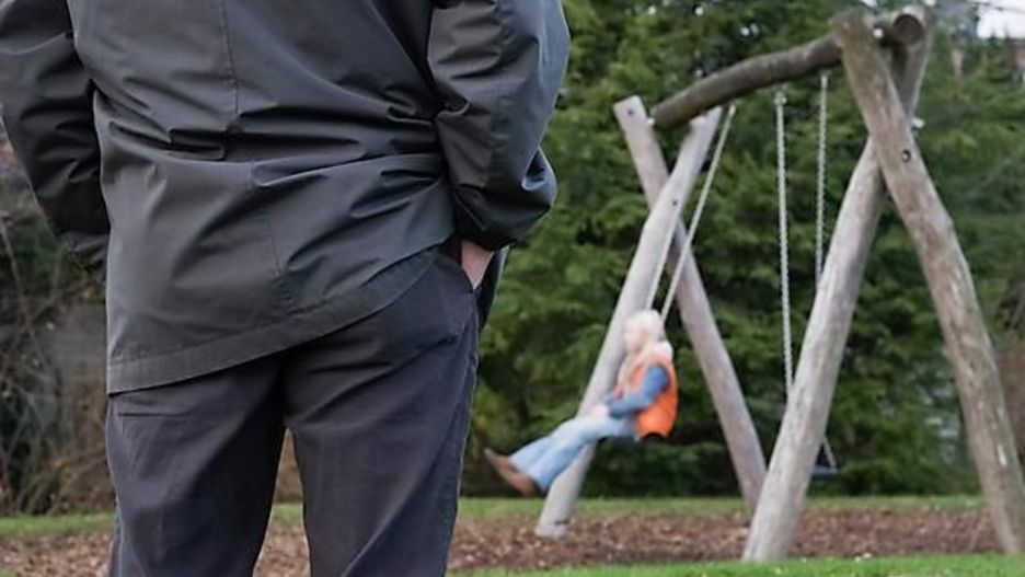 Starszy mężczyzna miał nękać dziewczynkę w okolicach jej domu na Targówku.