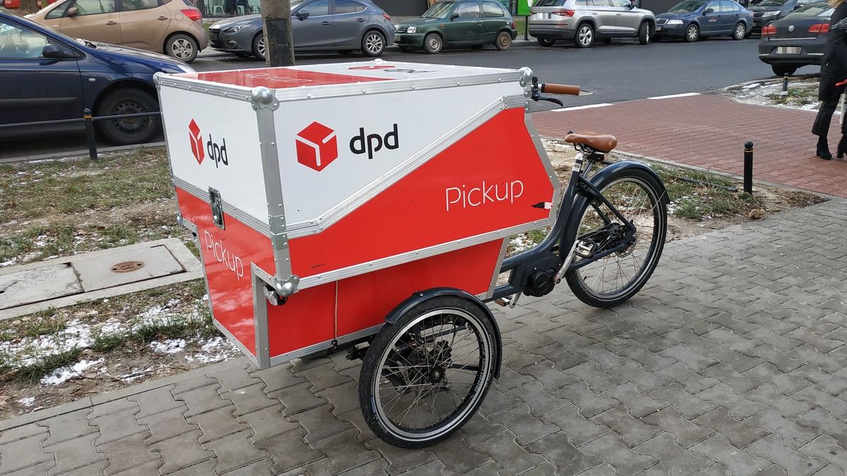 DPD dostarcza paczki elektrycznymi rowerami